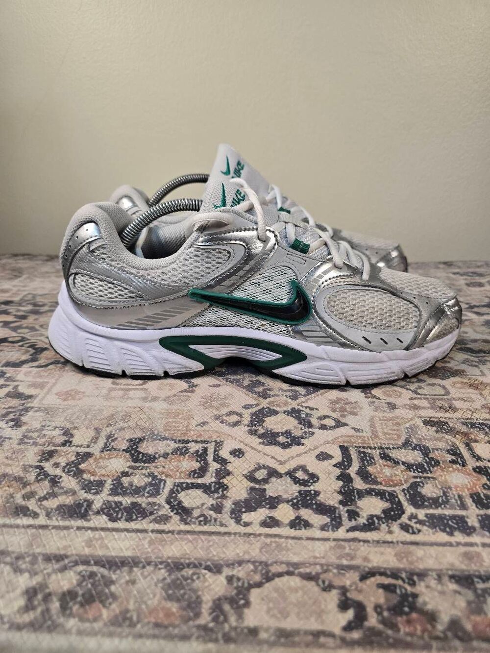 Size 10.5-Nike V5 RNR Men’s Running Shoes White Green Walking Sneakers